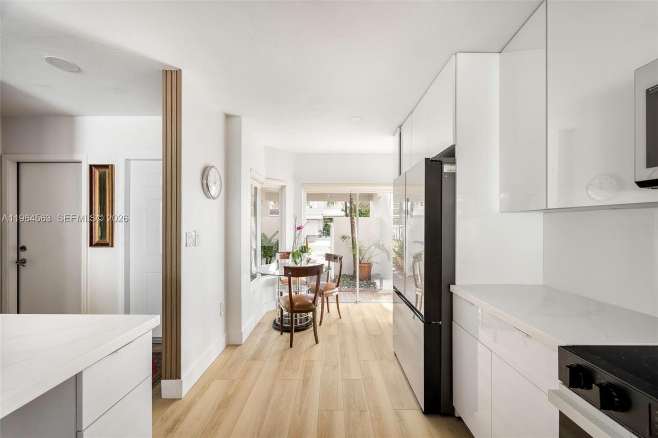 10233 NW 52nd Ln, Doral, FL 33178 Photo