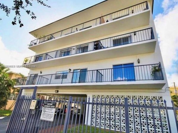 1960 Marseille Dr, Unit 204, Miami Beach, FL 33141