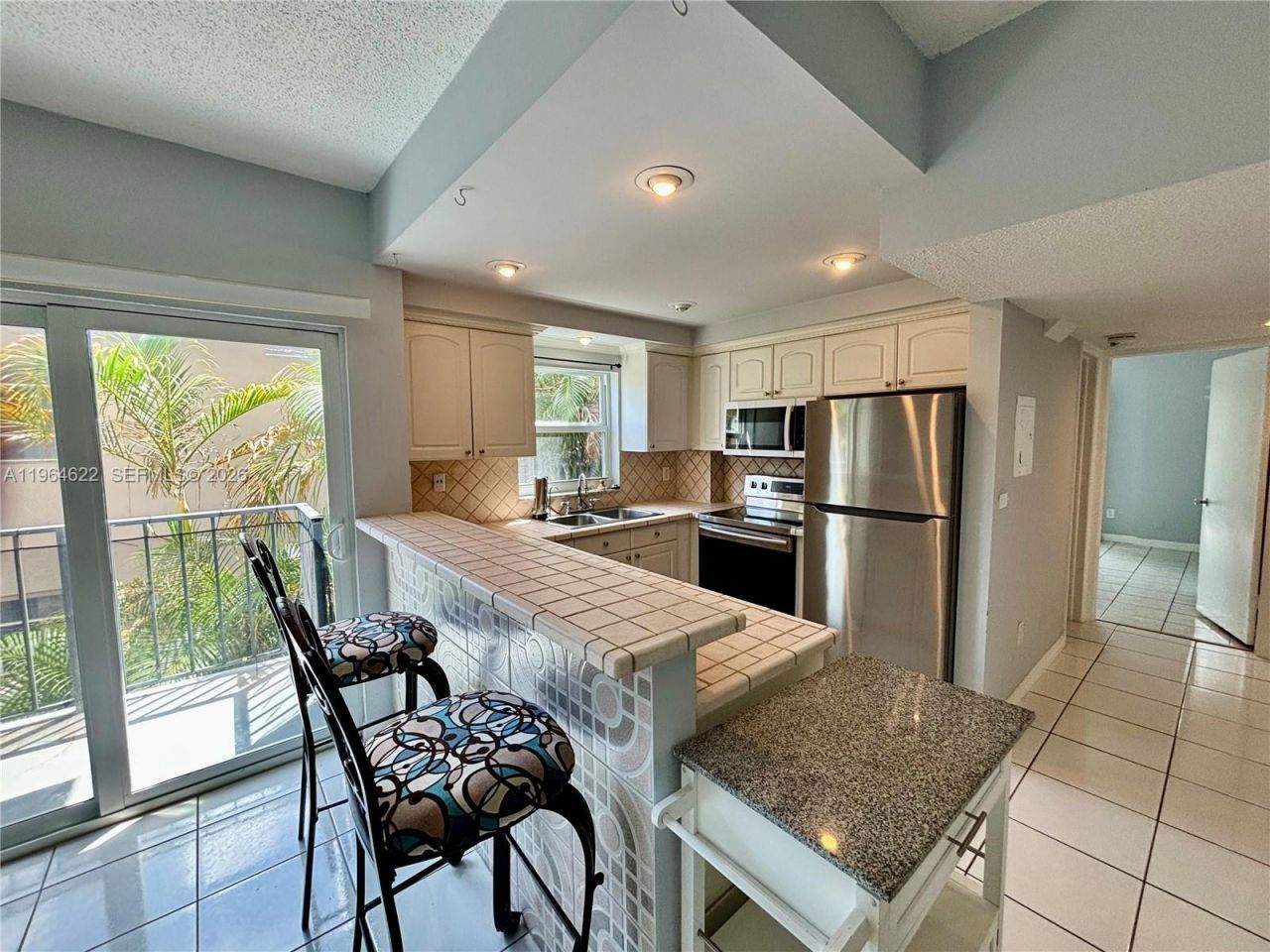 1960 Marseille Dr, Unit 204, Miami Beach, FL 33141 Photo