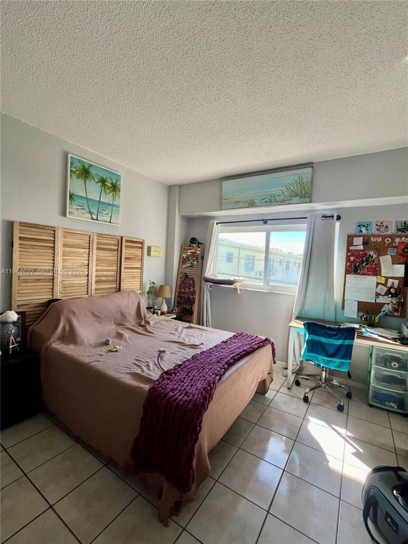 1960 Marseille Dr, Unit 204, Miami Beach, FL 33141 Photo