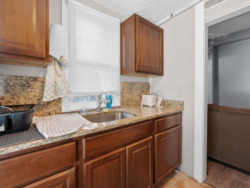 102 W Tompkins Street, Columbus, OH 43202 Photo 8