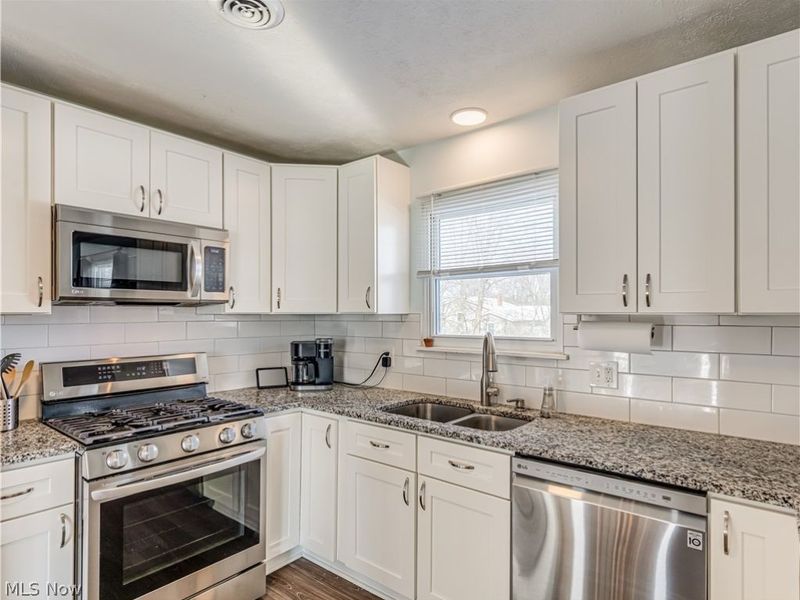 3327 Valley Forge Drive, Brunswick, OH 44212 Photo 9