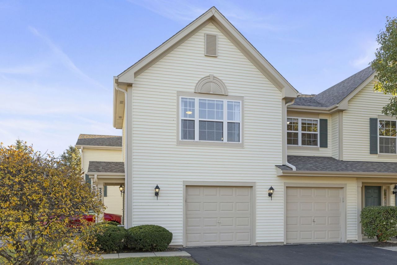 2513 Dickens Drive, Aurora, IL 60503 Main Photo