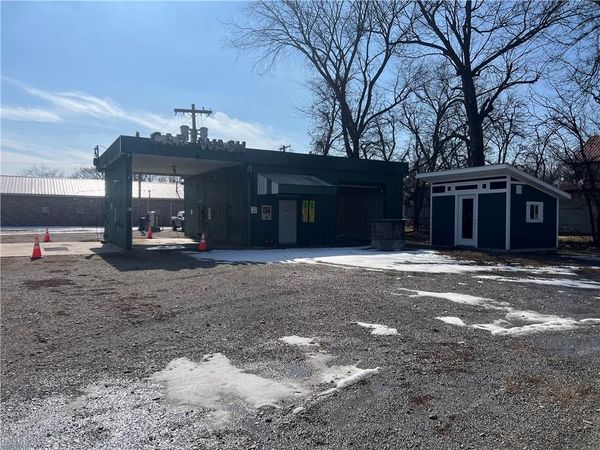 610 Maple Street, Chetopa, KS 67336