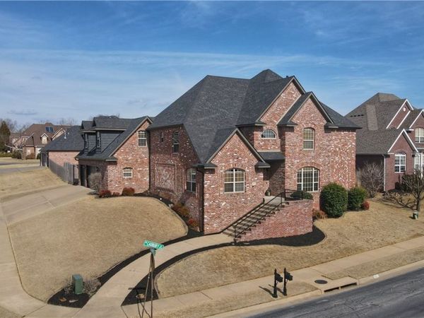 3901 NE Cadbury Avenue, Bentonville, AR 72712
