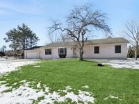 33430 N Hunt Club Road, Libertyville, IL 60048 primary photo