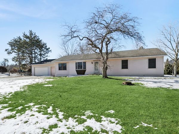 33430 N Hunt Club Road, Libertyville, IL 60048