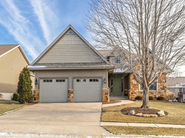 4211 W Kingston Circle, Bettendorf, IA 52722