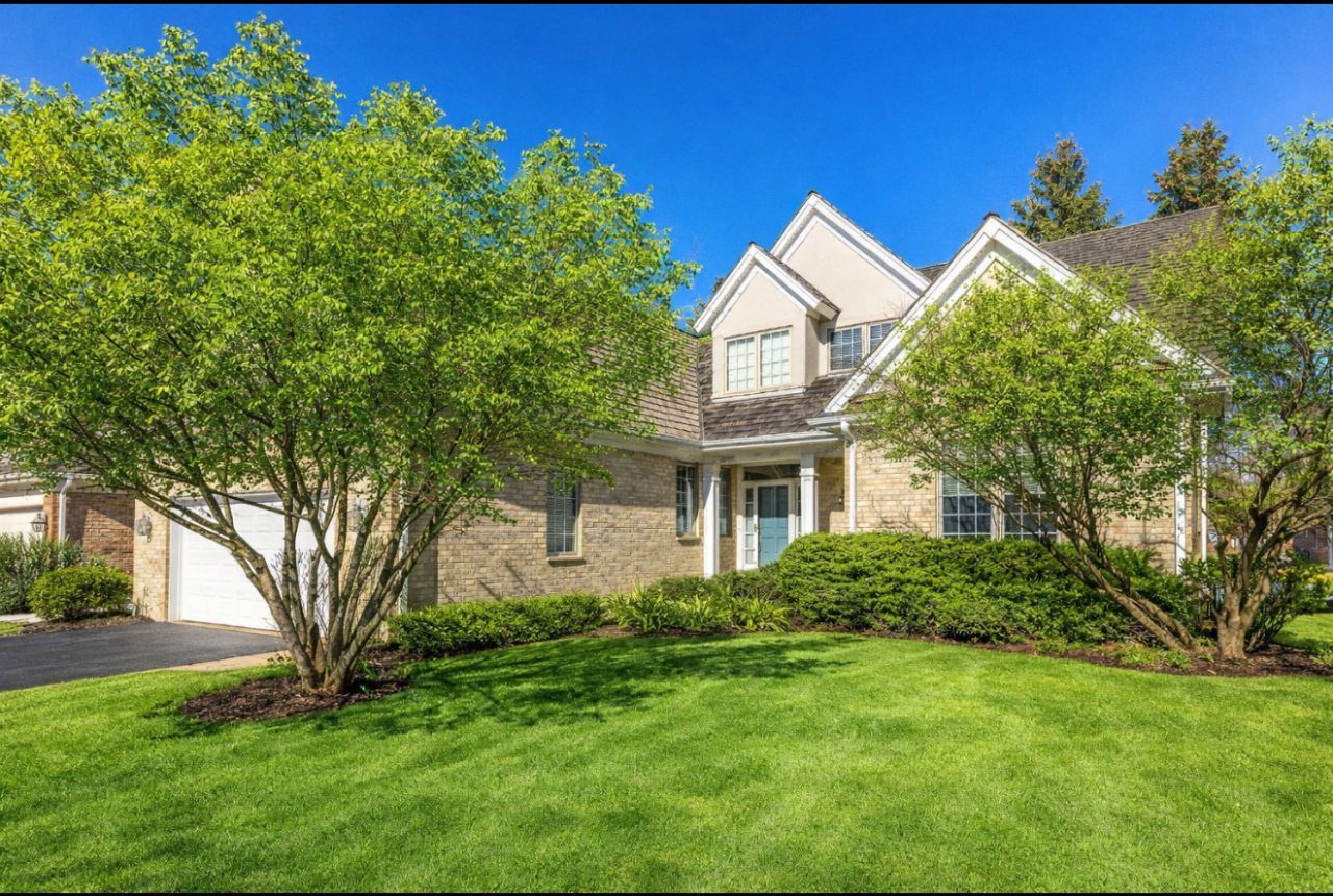 1819 Dunhill Circle, Glenview, IL 60025 Main Photo