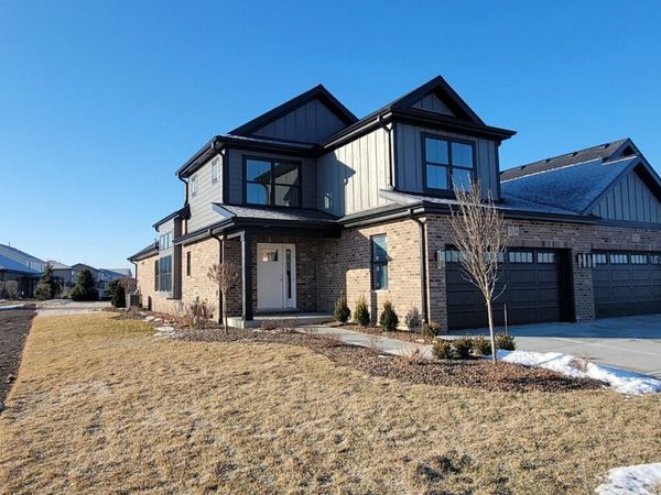 2174 Sky Harbor Drive, New Lenox, IL 60451