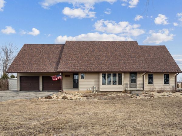 2383 230th Avenue, Grand Mound, IA 52751