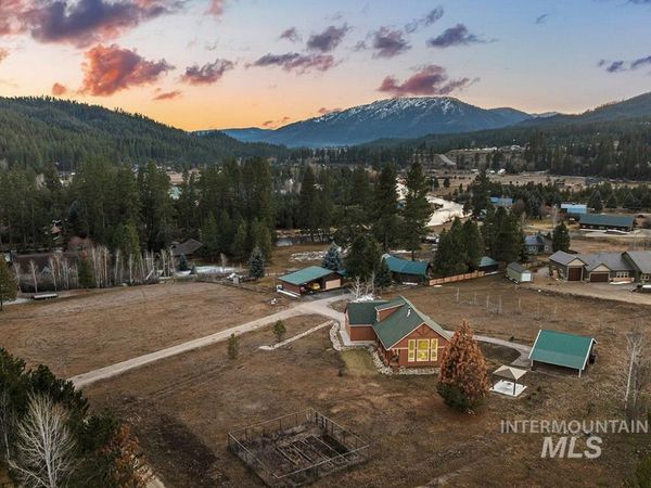3 Boone Rd, Garden Valley, ID 83622
