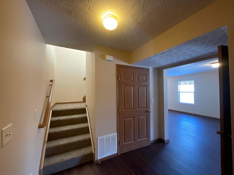 2572 Edencreek Lane, Columbus, OH 43207 Photo 3