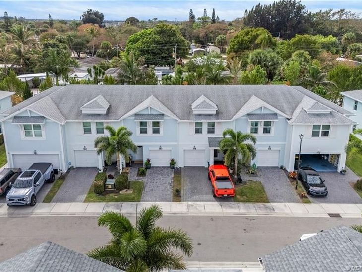 380 SE Sea Hunt Way, Stuart, FL 34994