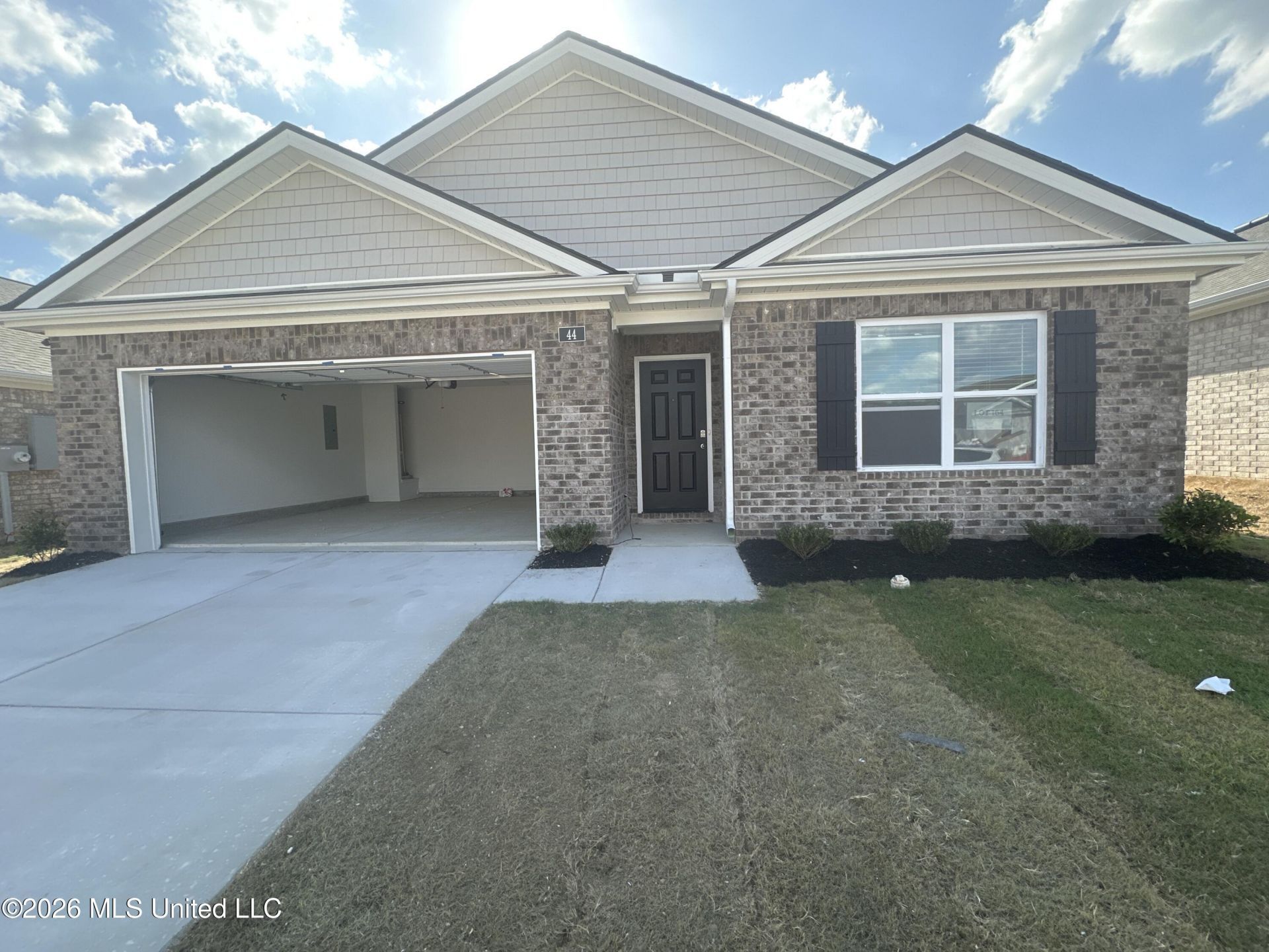 44 S Thorn Tree Street, Byhalia, MS 38611 Main Photo