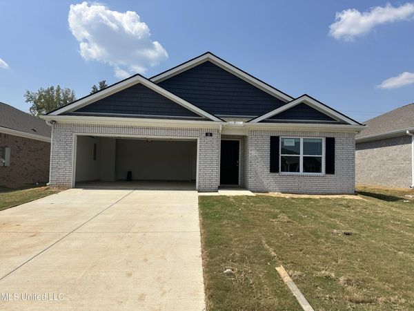 44 S Thorn Tree Street, Byhalia, MS 38611