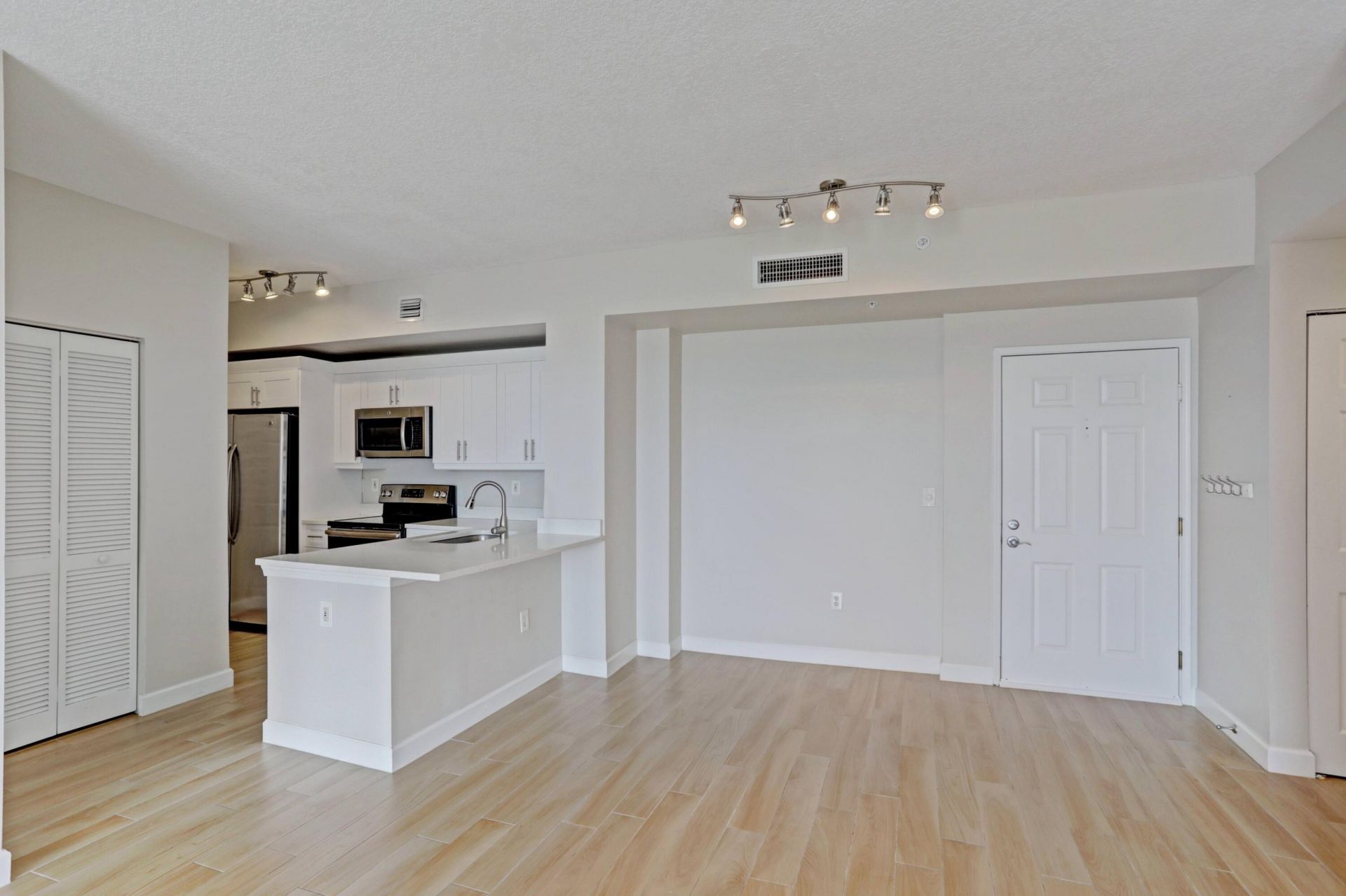 651 Okeechobee Boulevard, Unit 1101, West Palm Beach, FL 33401 Photo