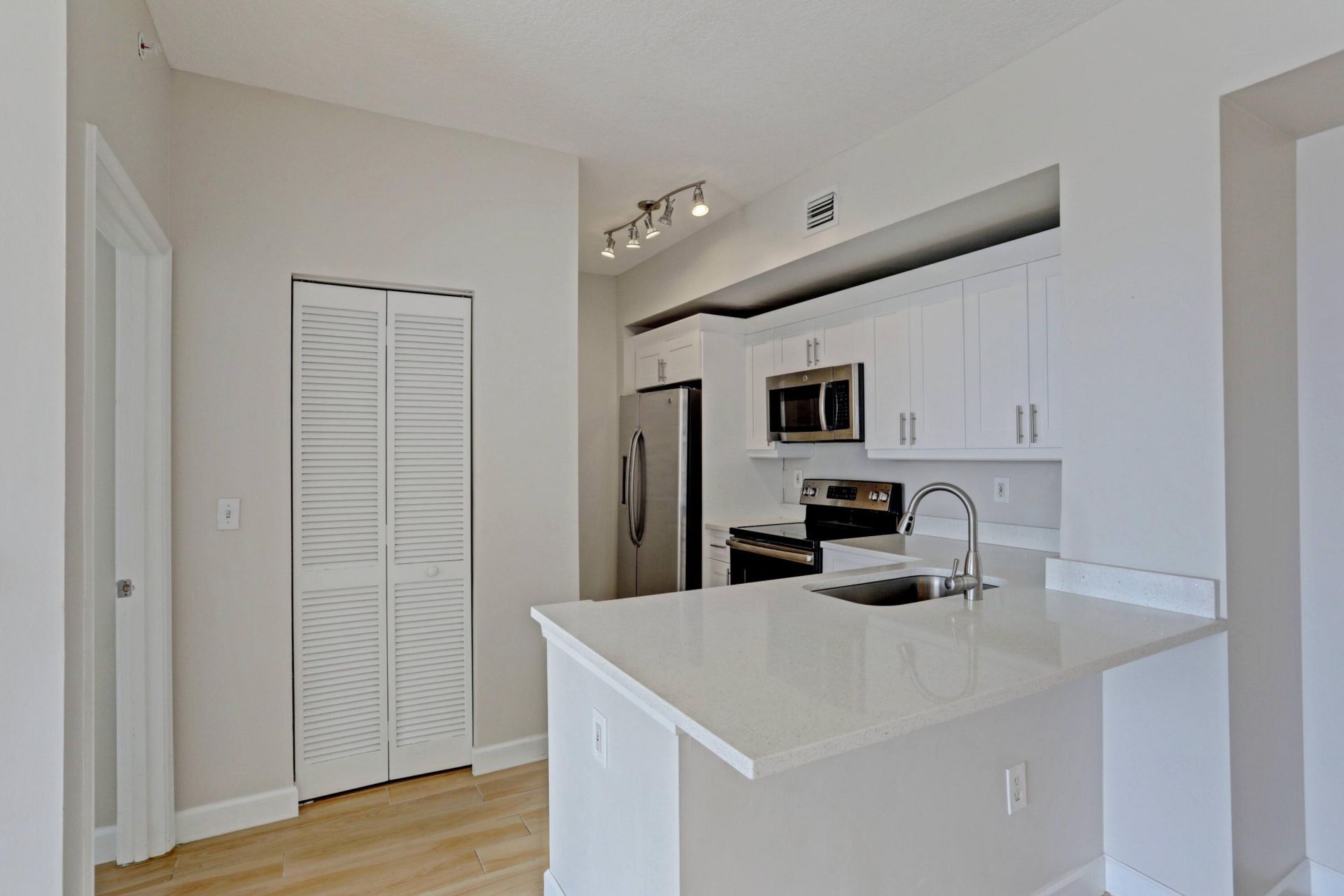 651 Okeechobee Boulevard, Unit 1101, West Palm Beach, FL 33401 Photo