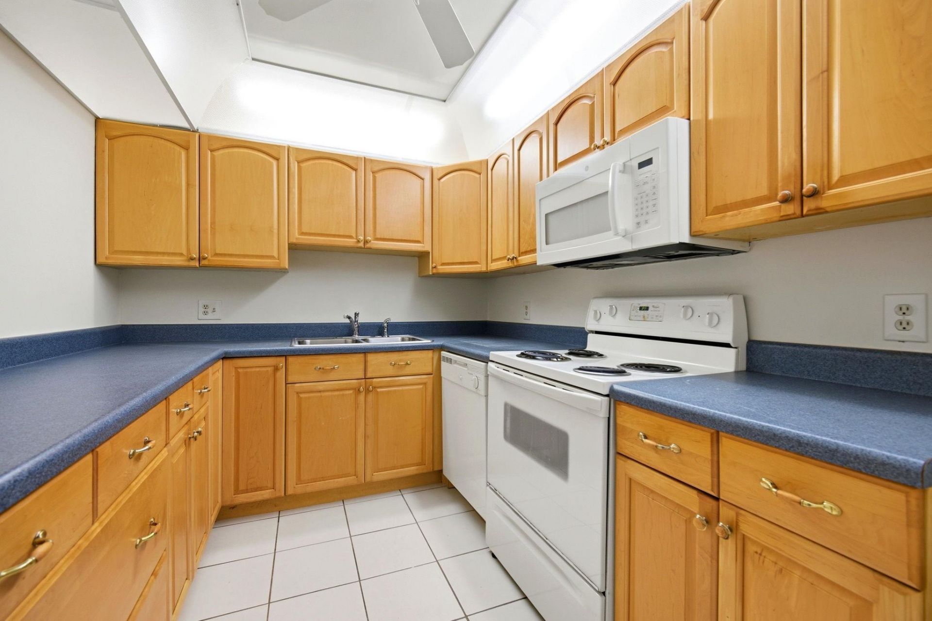 737 SE 1st Way, Unit 205, Deerfield Beach, FL 33441 Photo