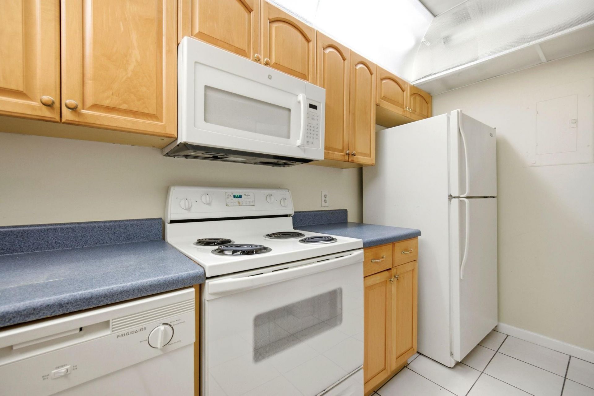 737 SE 1st Way, Unit 205, Deerfield Beach, FL 33441 Photo