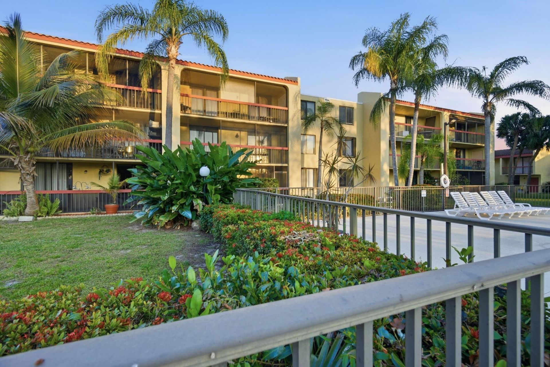 737 SE 1st Way, Unit 205, Deerfield Beach, FL 33441 Photo