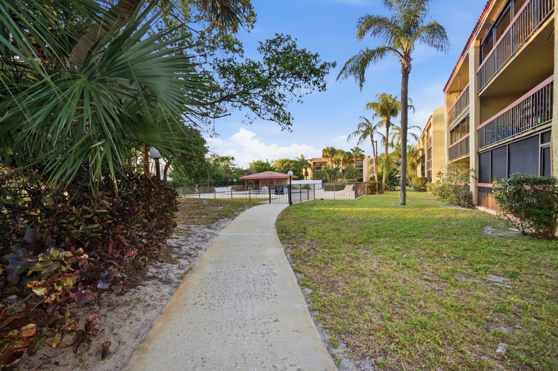 737 SE 1st Way, Unit 205, Deerfield Beach, FL 33441 Photo