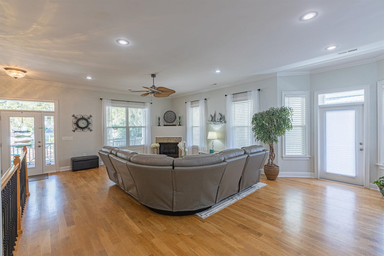 115 Harbourreef Dr. Photo 10