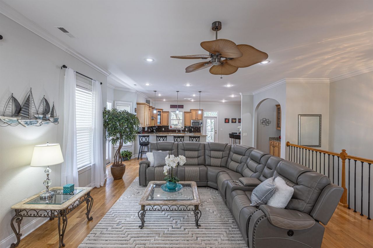 115 Harbourreef Dr. Photo 11