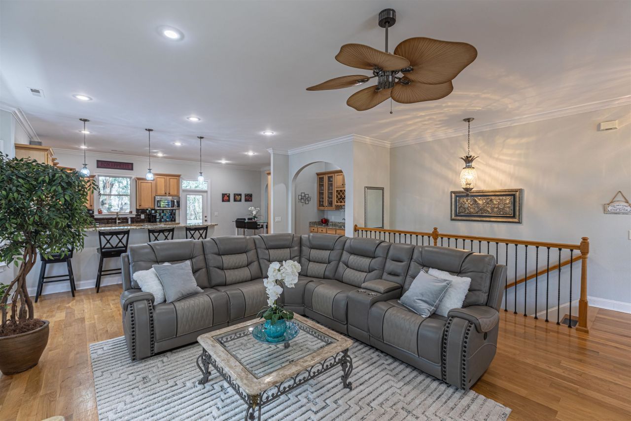 115 Harbourreef Dr. Photo 12