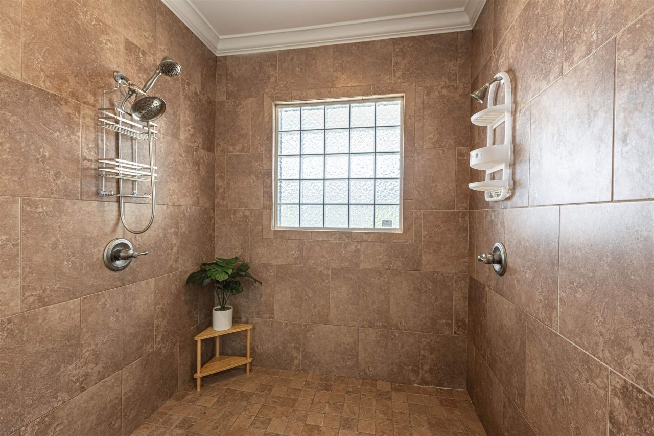 115 Harbourreef Dr. Photo 22