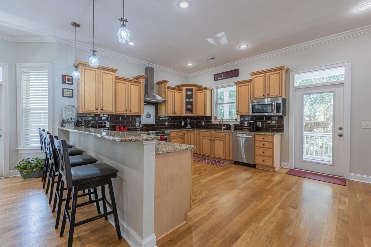 115 Harbourreef Dr. Photo 7