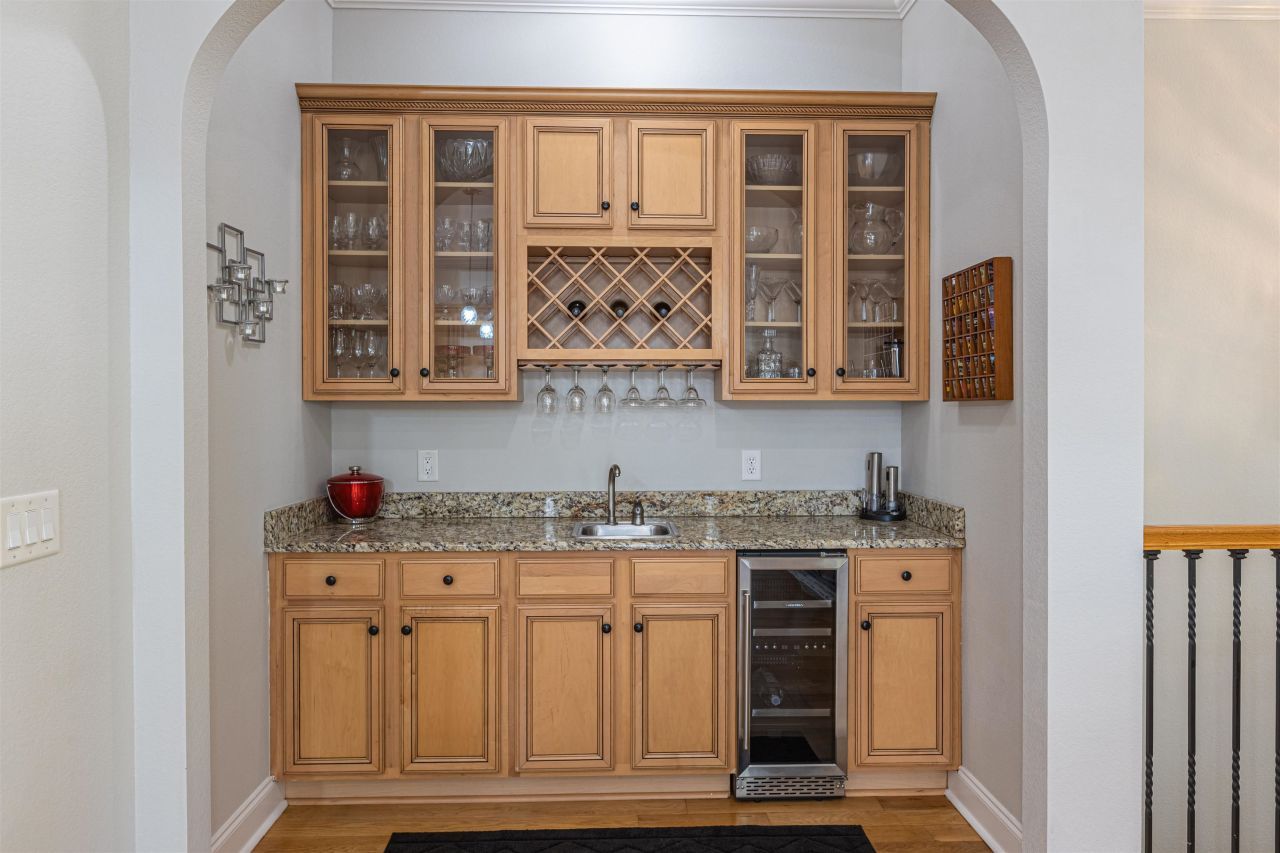 115 Harbourreef Dr. Photo 8