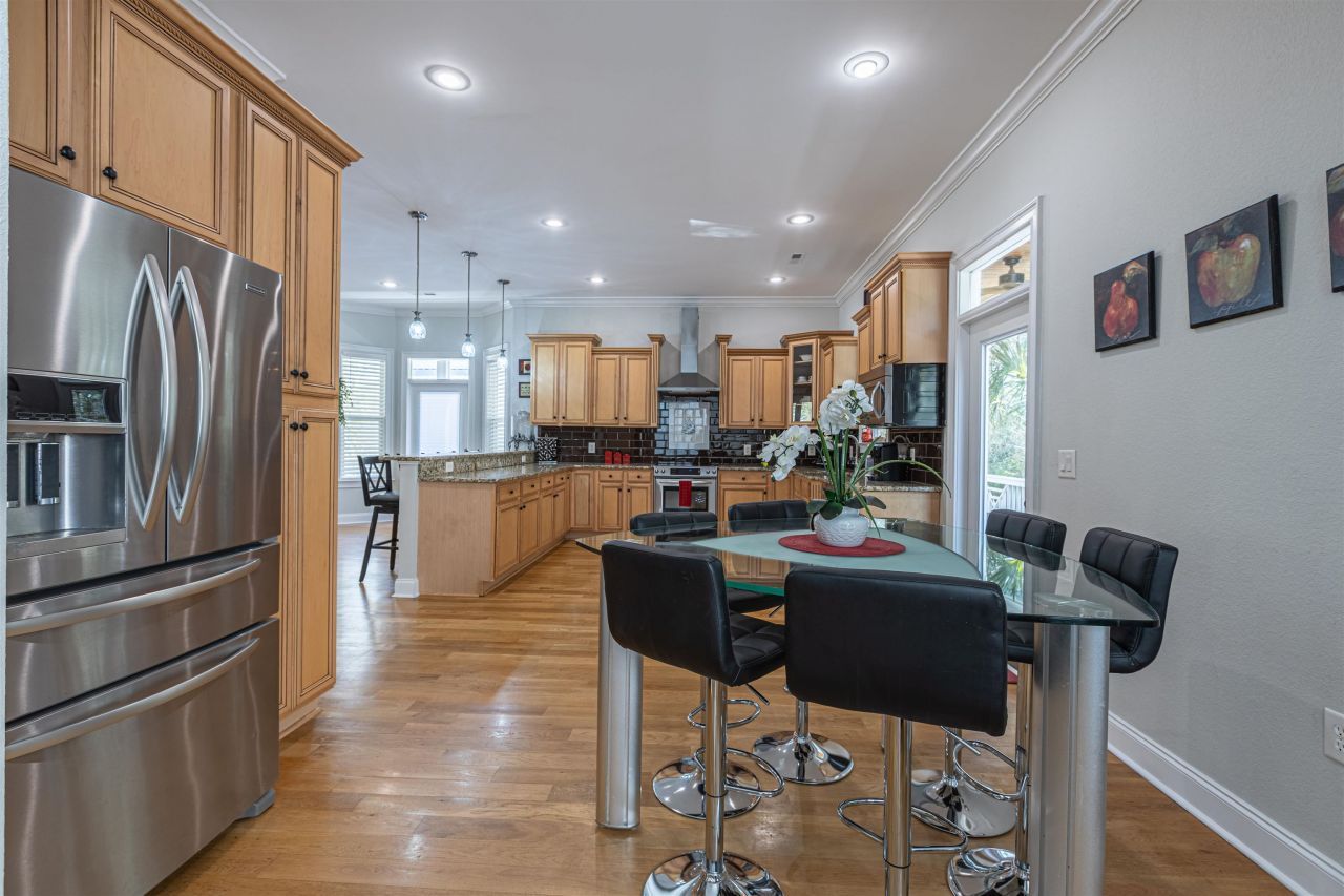 115 Harbourreef Dr. Photo 9