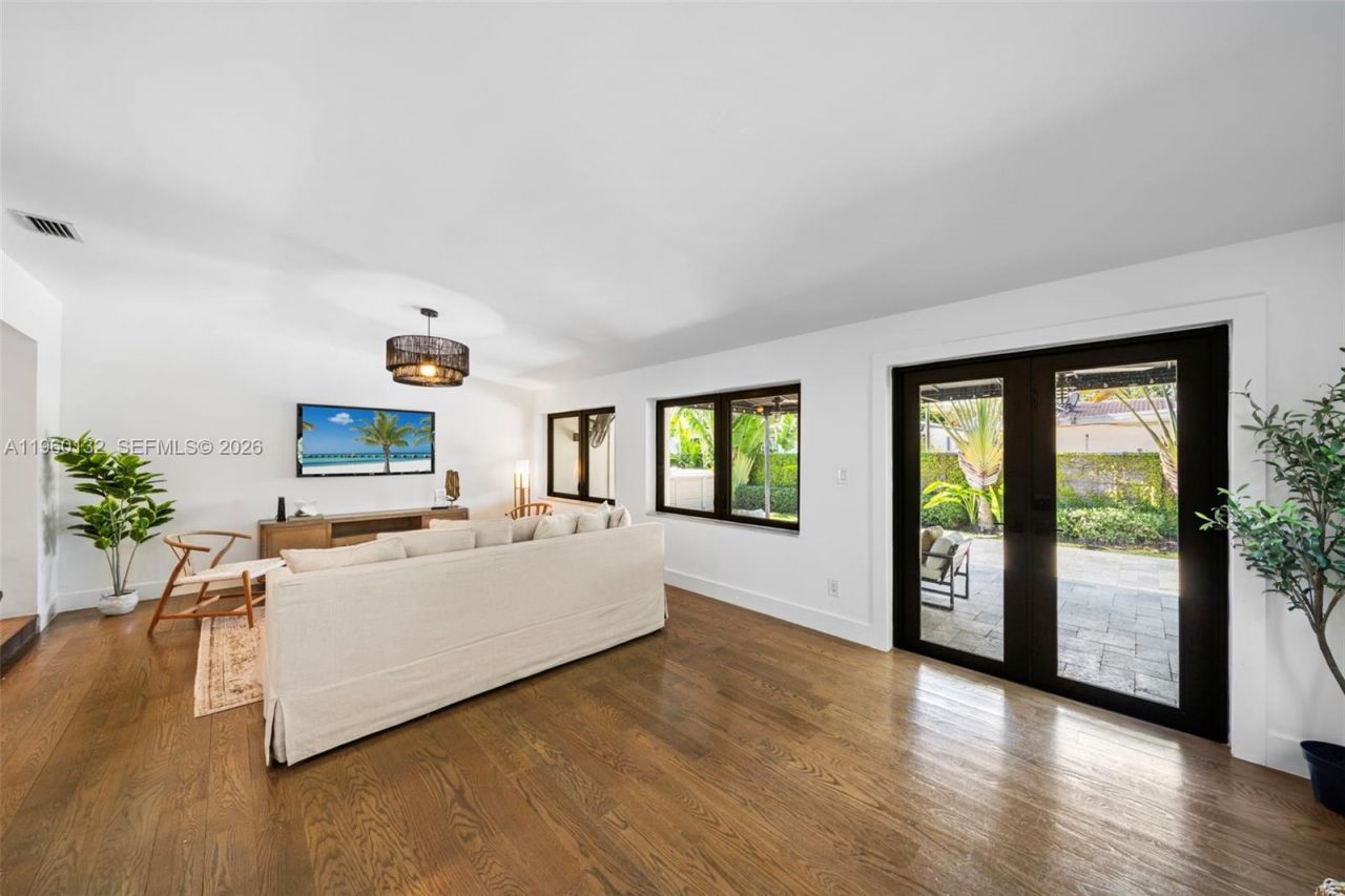 1970 SW 32nd Pl, Miami, FL 33145 Photo