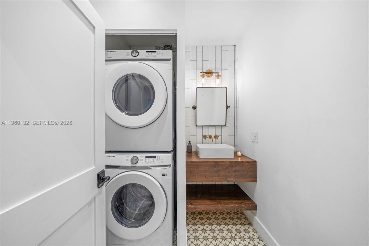 1970 SW 32nd Pl, Miami, FL 33145 Photo