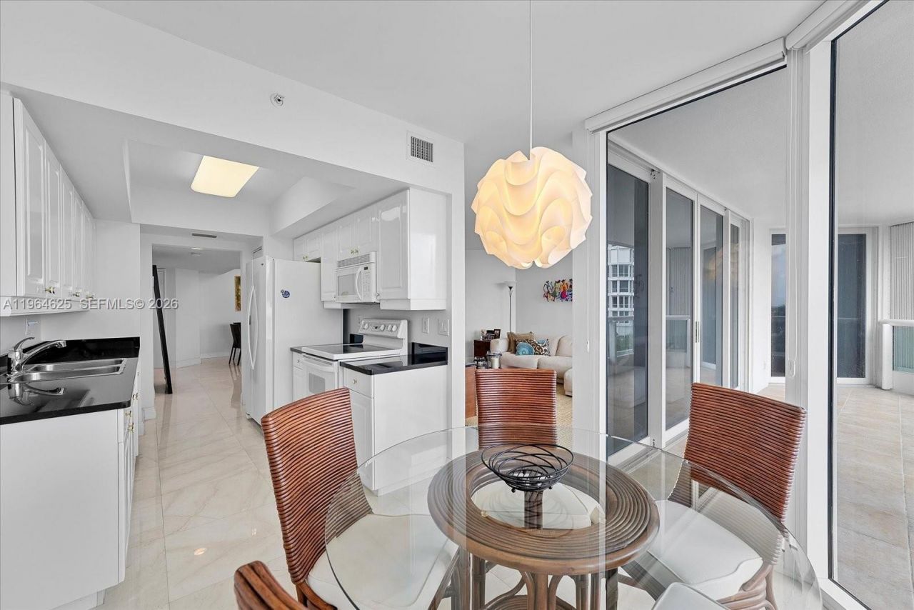 21055 Yacht Club Dr , Unit 802, Aventura, FL 33180 Photo