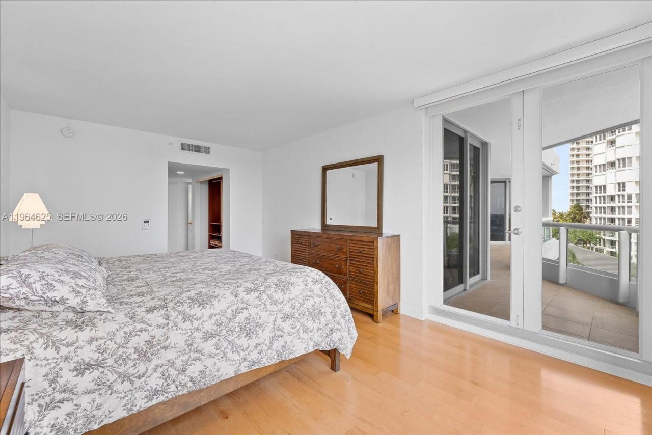 21055 Yacht Club Dr , Unit 802, Aventura, FL 33180 Photo