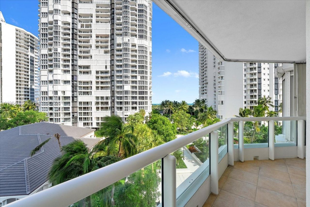 21055 Yacht Club Dr , Unit 802, Aventura, FL 33180 Photo