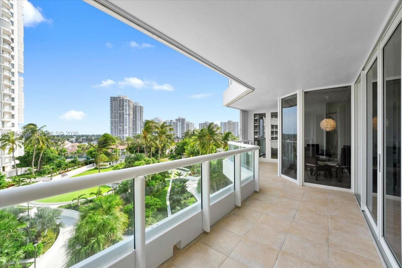 21055 Yacht Club Dr , Unit 802, Aventura, FL 33180 Photo
