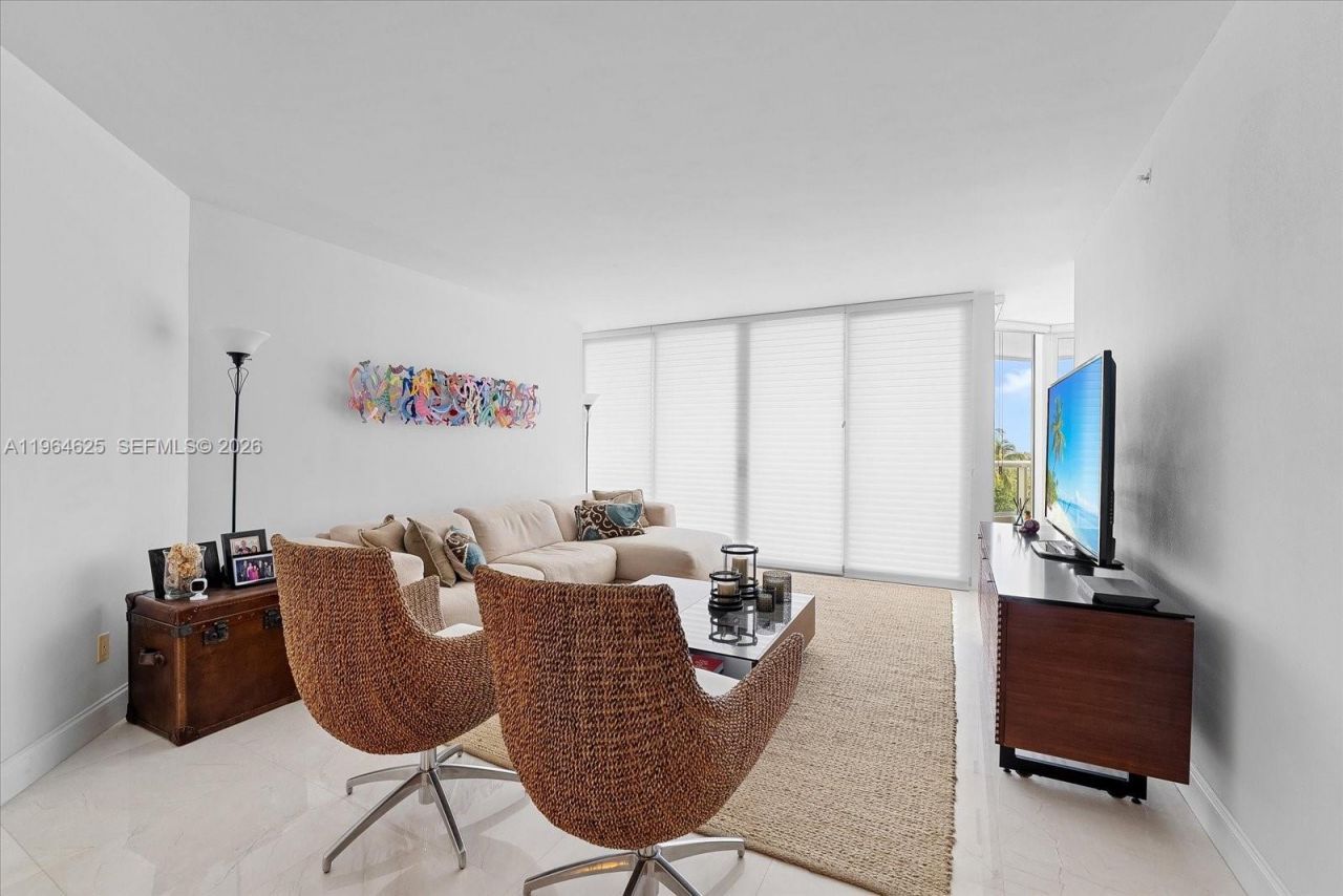 21055 Yacht Club Dr , Unit 802, Aventura, FL 33180 Photo