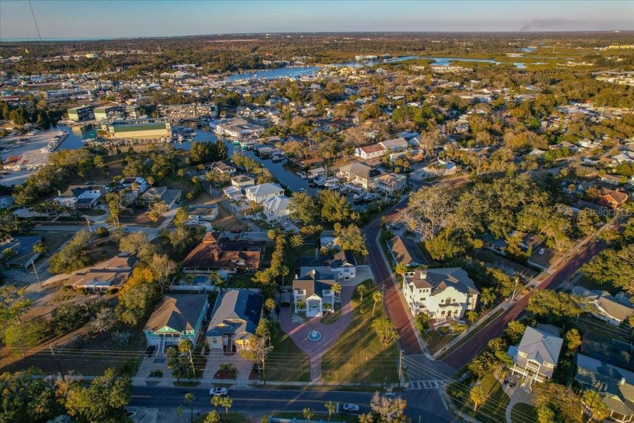 208 N Spring Boulevard, Tarpon Springs, FL 34689 Photo