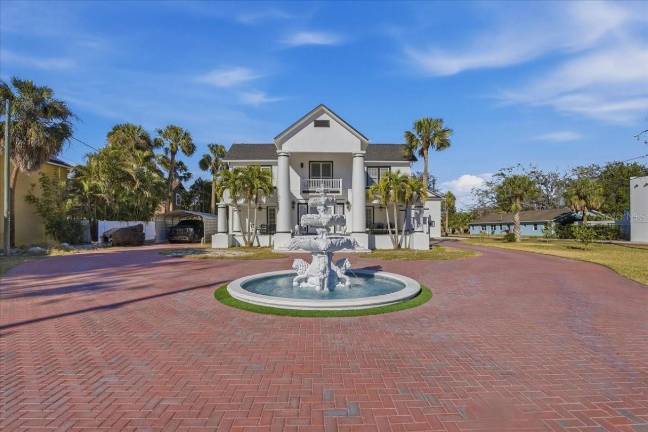 208 N Spring Boulevard, Tarpon Springs, FL 34689 Photo