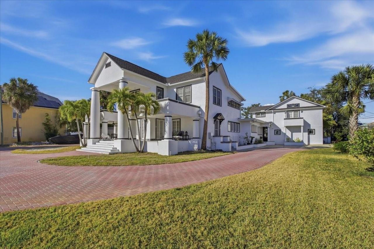 208 N Spring Boulevard, Tarpon Springs, FL 34689 Photo