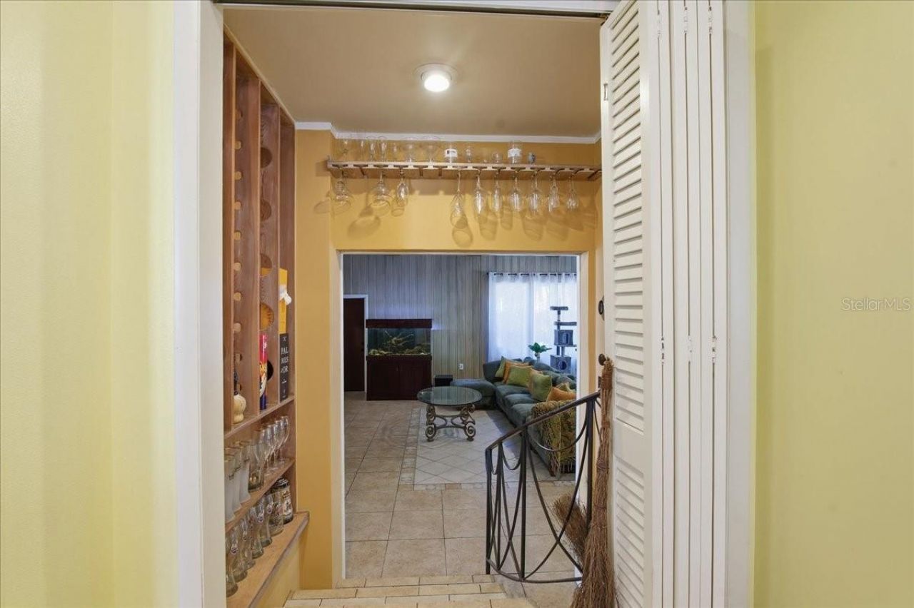 208 N Spring Boulevard, Tarpon Springs, FL 34689 Photo