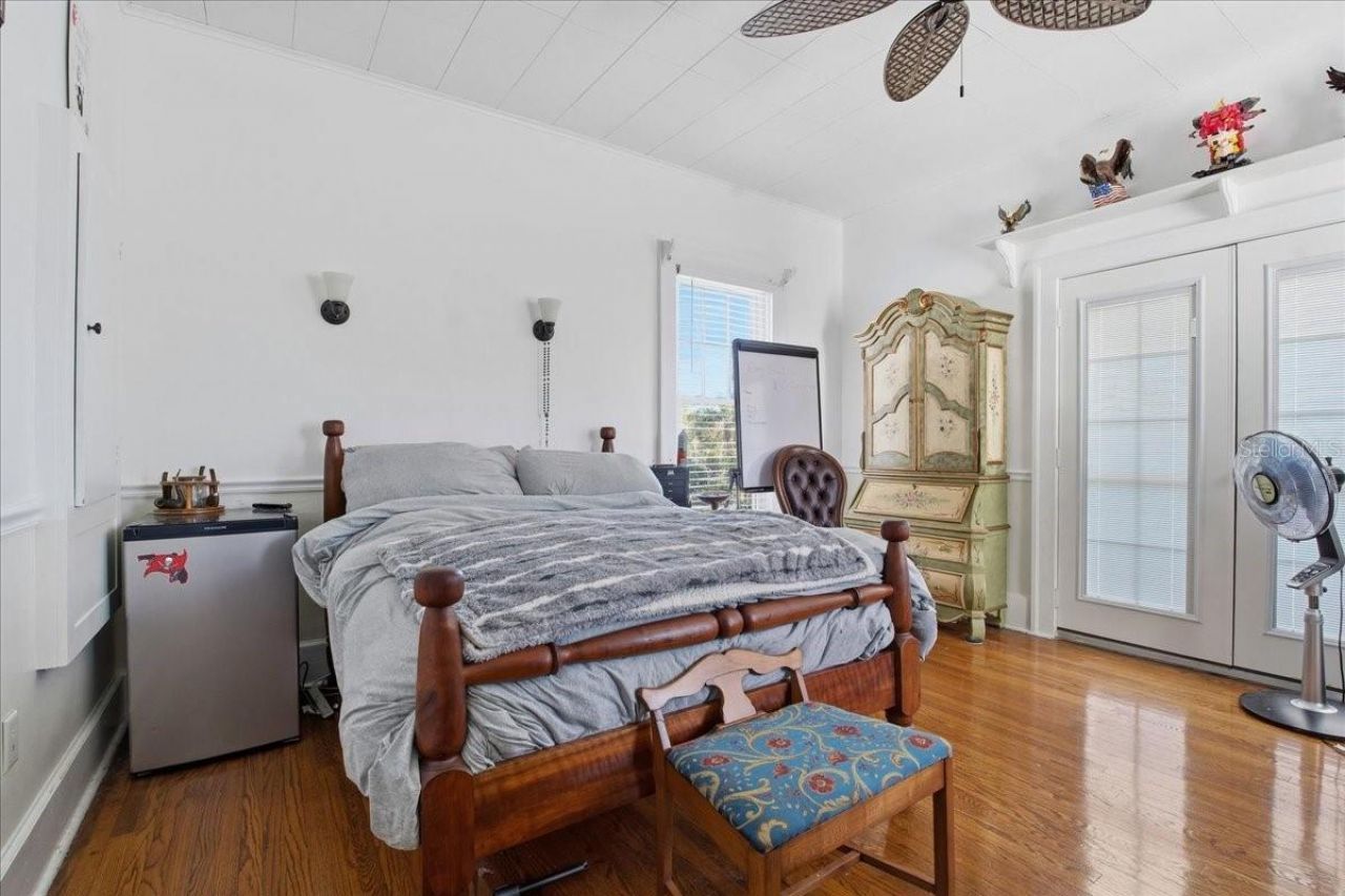 208 N Spring Boulevard, Tarpon Springs, FL 34689 Photo