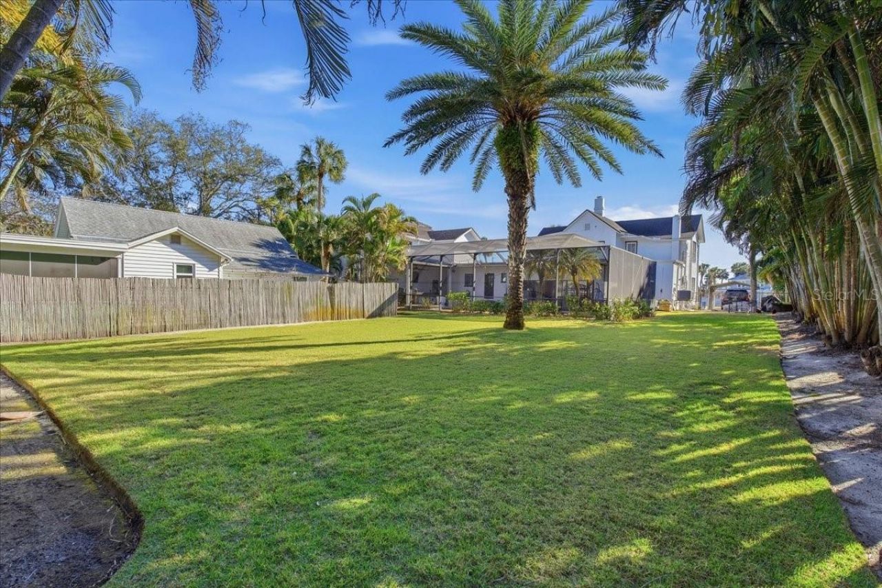 208 N Spring Boulevard, Tarpon Springs, FL 34689 Photo