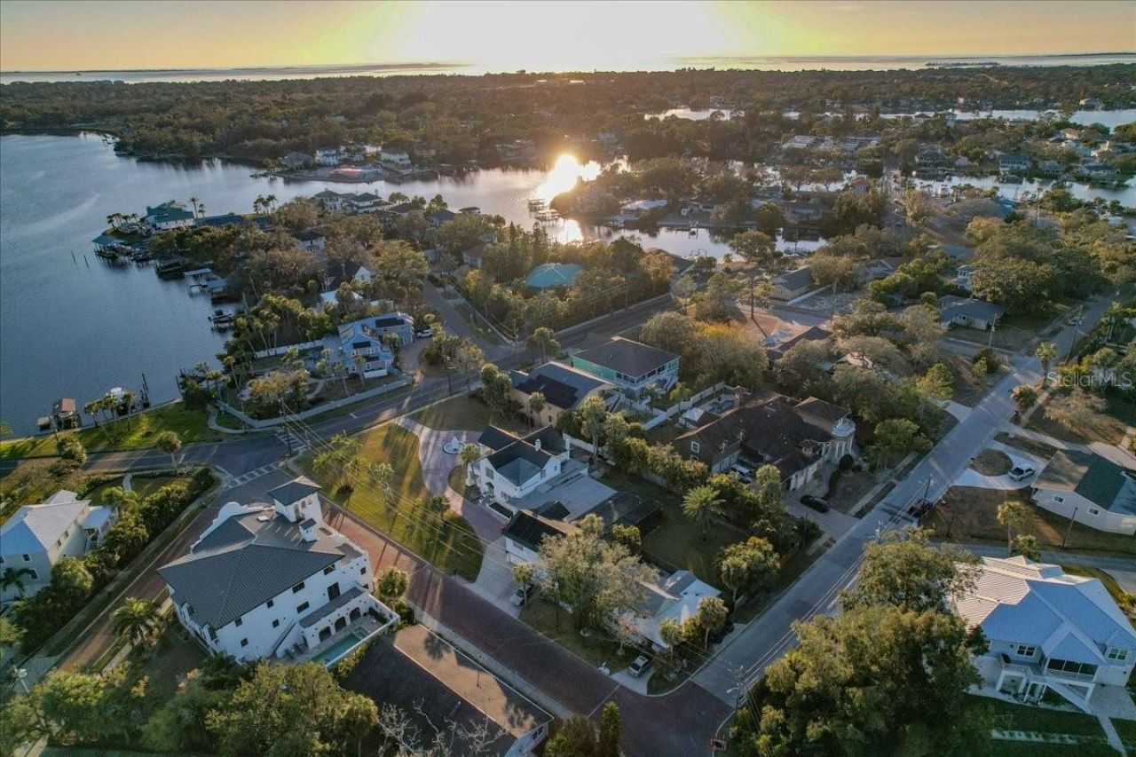 208 N Spring Boulevard, Tarpon Springs, FL 34689 Photo