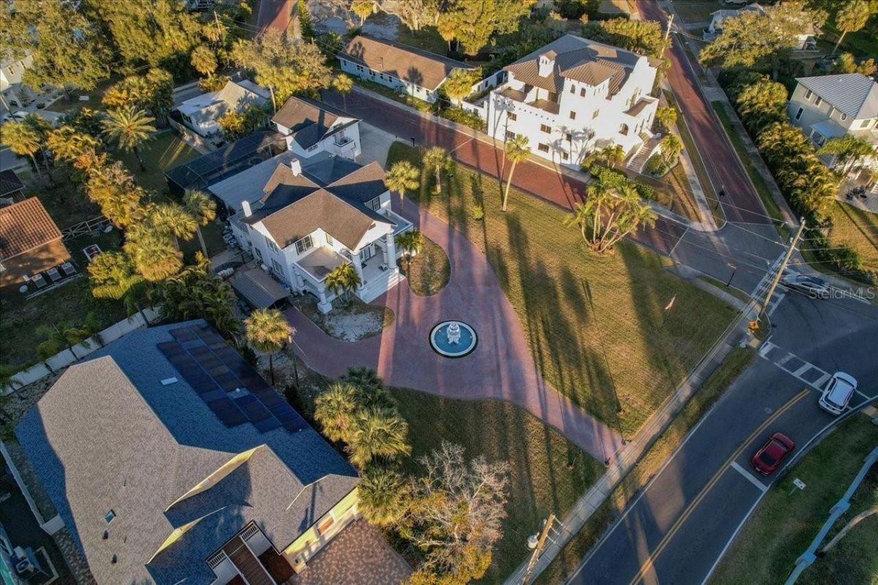 208 N Spring Boulevard, Tarpon Springs, FL 34689 Photo