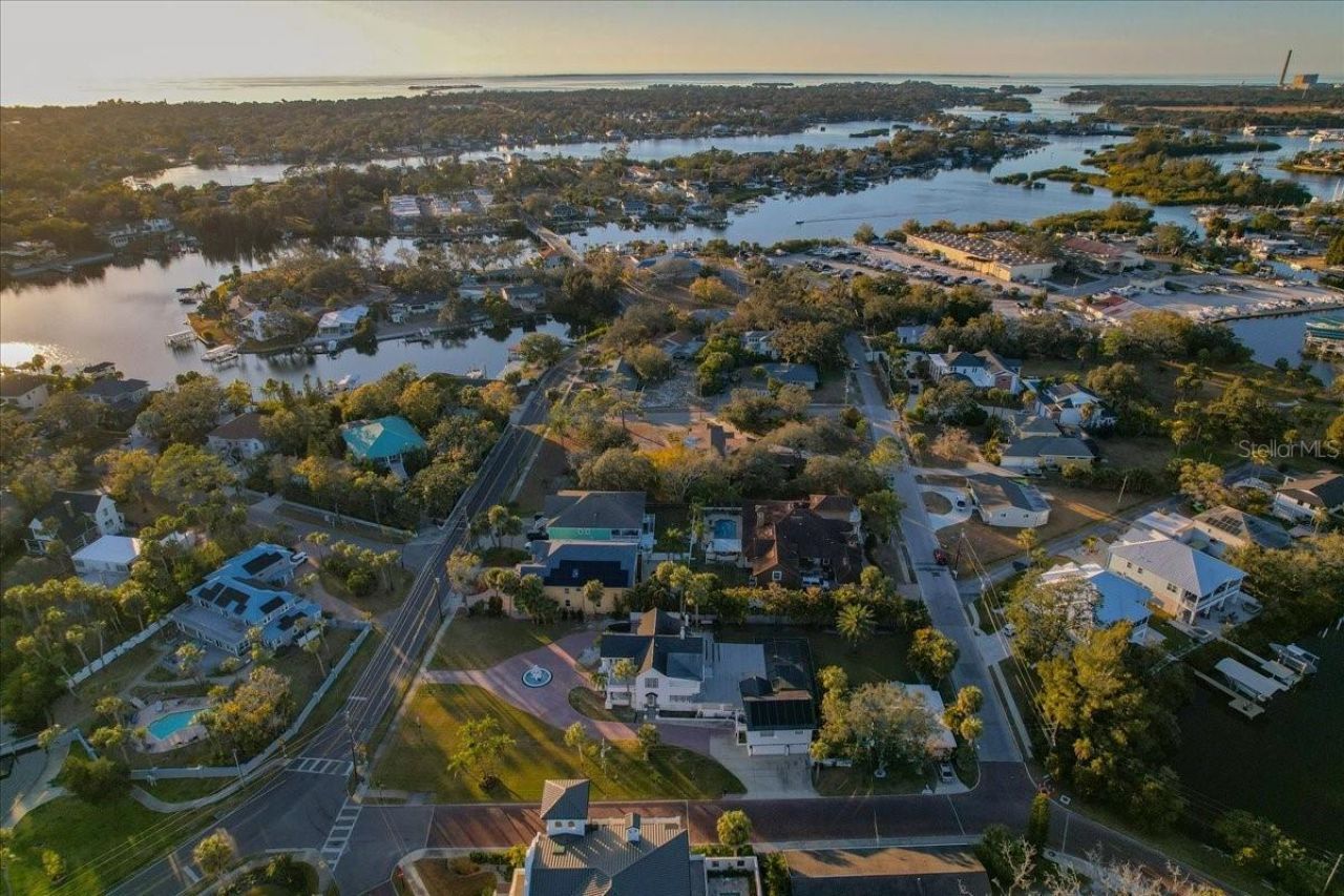 208 N Spring Boulevard, Tarpon Springs, FL 34689 Photo