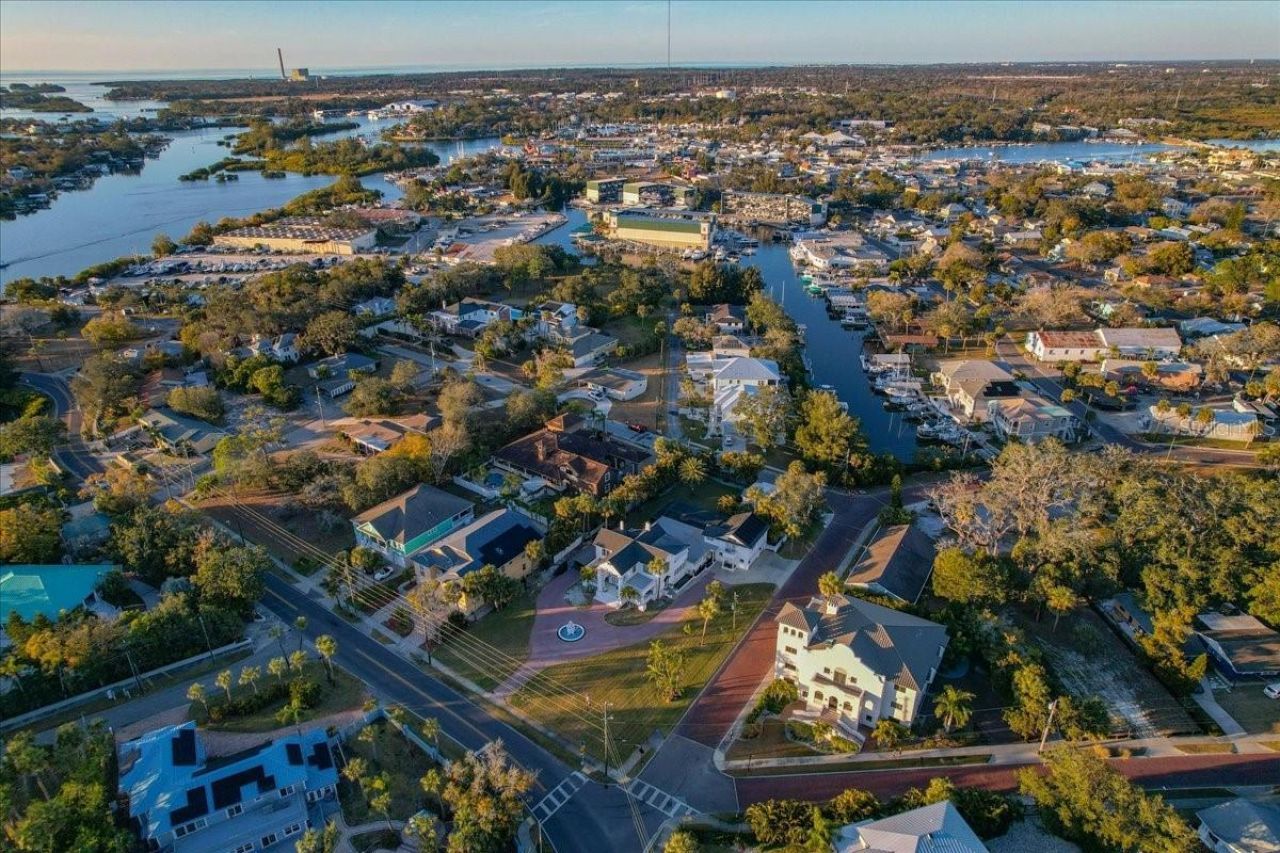 208 N Spring Boulevard, Tarpon Springs, FL 34689 Photo